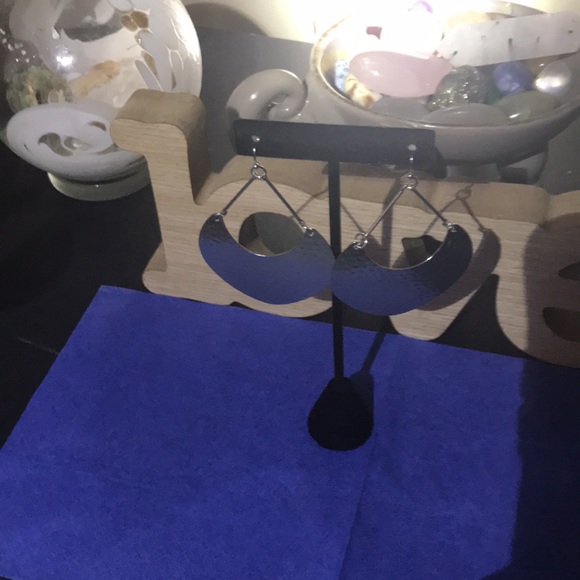 🔴 Silver Drop Earrings - Picture 3 of 3